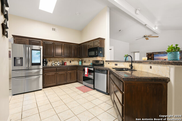 Listing photo id 14 for 585 Oak Bend Drive