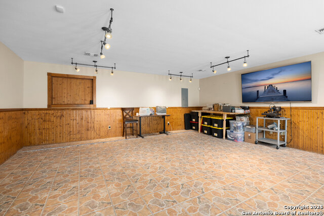 Listing photo id 24 for 585 Oak Bend Drive