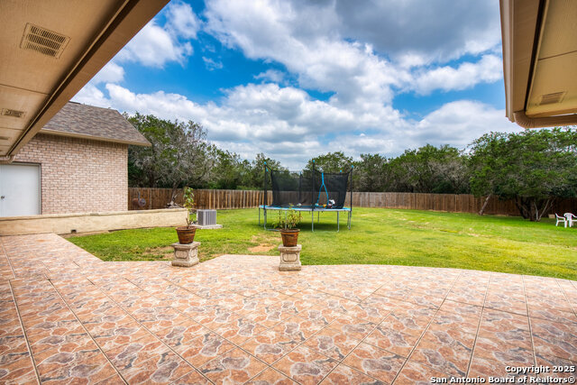 Listing photo id 32 for 585 Oak Bend Drive