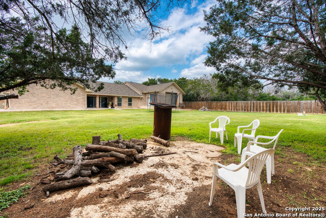 Listing photo id 37 for 585 Oak Bend Drive