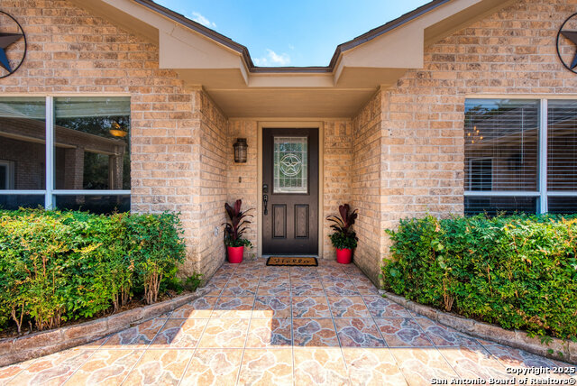 Listing photo id 3 for 585 Oak Bend Drive