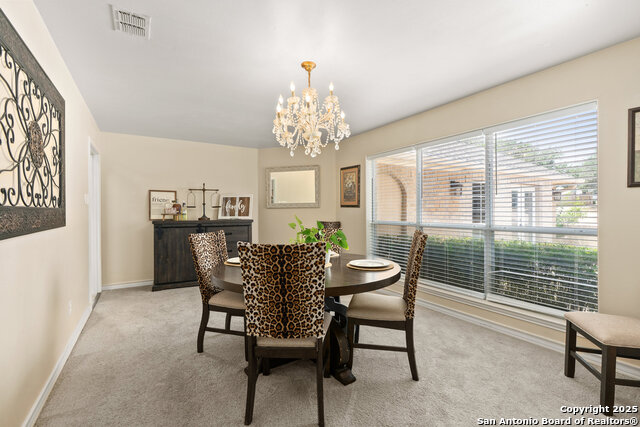 Listing photo id 5 for 585 Oak Bend Drive