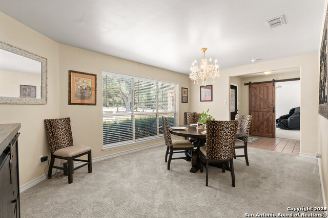 Listing photo id 6 for 585 Oak Bend Drive