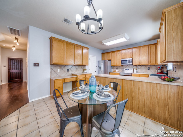 Image 11 of 26 For 520 Foxford Run Dr