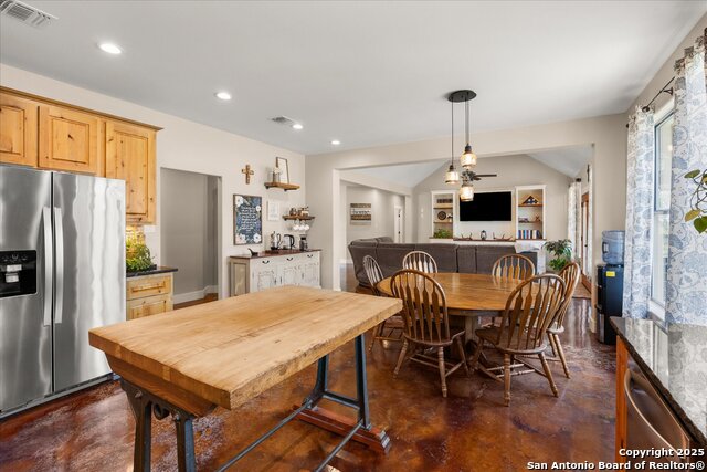 Image 19 of 58 For 122 Twisting Oaks Court