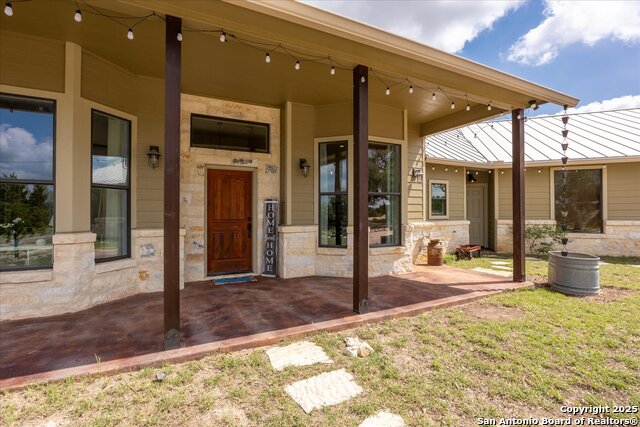 Image 4 of 58 For 122 Twisting Oaks Court