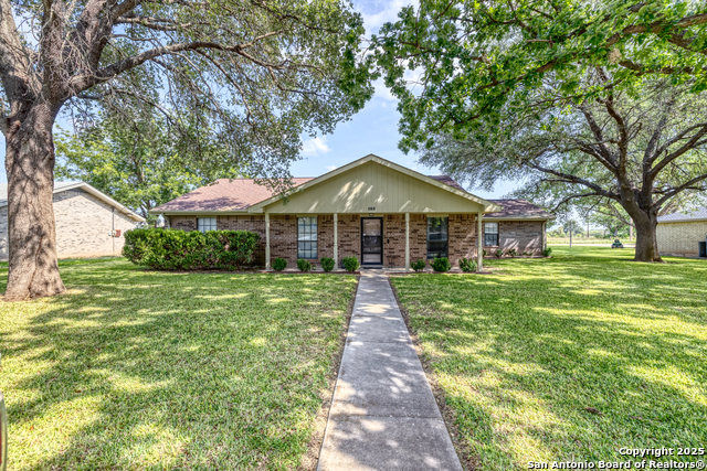 Details for 105 Bluebonnet S, Uvalde, TX 78801