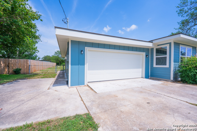 Listing photo id 4 for 234 Gaiety Ln
