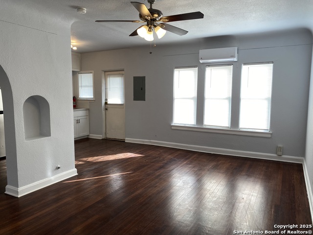 Listing photo id 0 for 152 Harrigan 6