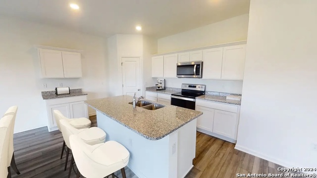Listing photo id 1 for 831 Goodhart