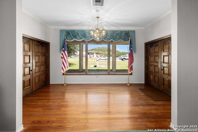 Listing photo id 8 for 1071 Fm 2673