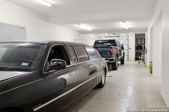 Listing photo id 12 for 1071 Fm 2673
