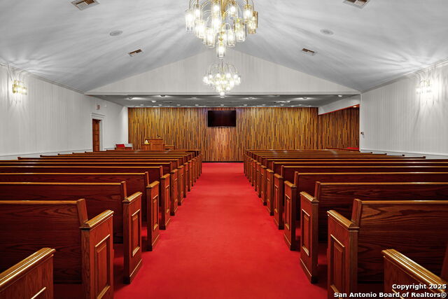 Listing photo id 16 for 1071 Fm 2673