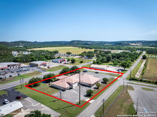 Listing photo id 2 for 1071 Fm 2673