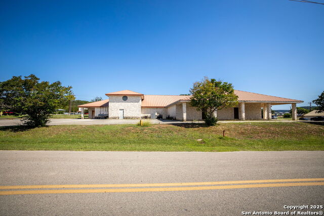 Listing photo id 5 for 1071 Fm 2673