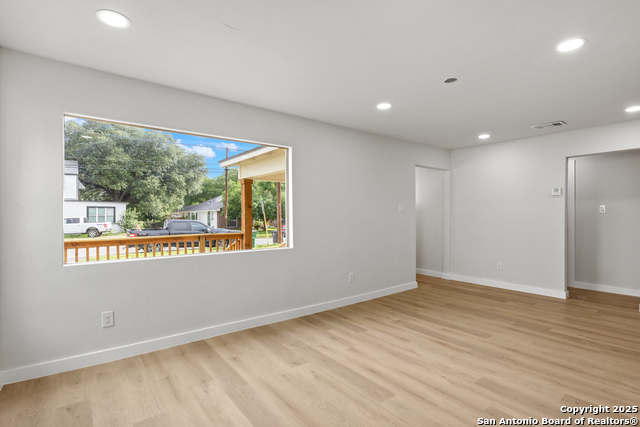 Image 10 of 35 For 114 E Mayfield