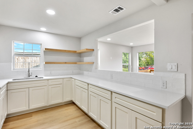 Image 13 of 35 For 114 E Mayfield