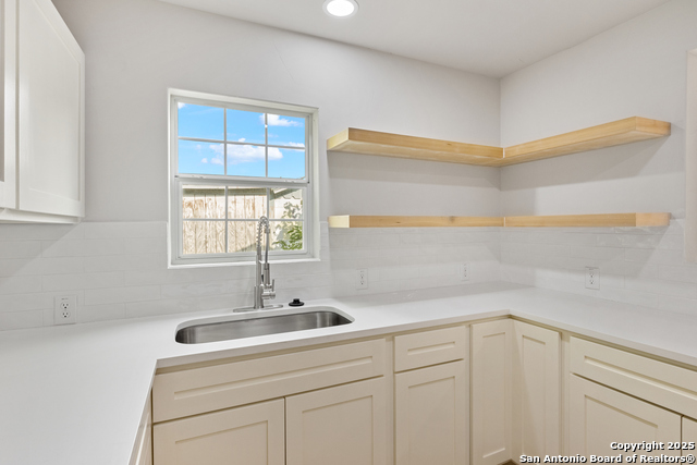 Image 14 of 35 For 114 E Mayfield