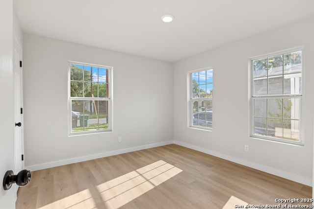 Image 16 of 35 For 114 E Mayfield