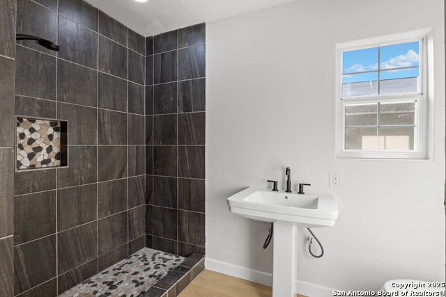 Image 17 of 35 For 114 E Mayfield