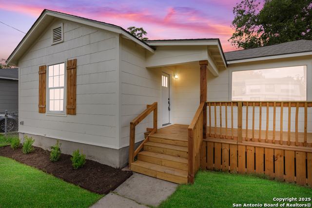 Image 2 of 35 For 114 E Mayfield