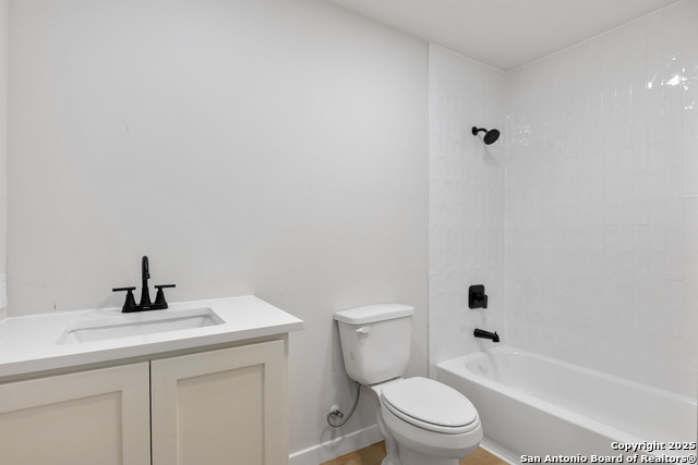 Image 21 of 35 For 114 E Mayfield