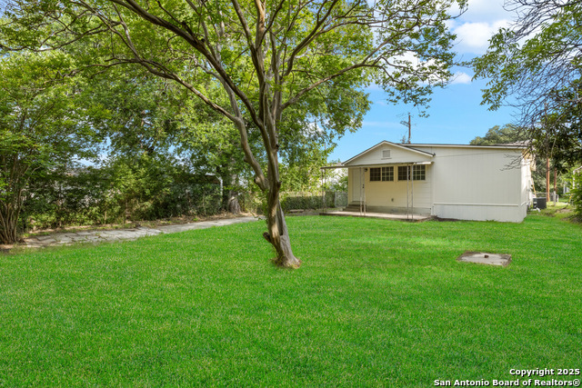 Image 24 of 35 For 114 E Mayfield