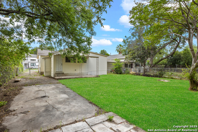 Image 27 of 35 For 114 E Mayfield