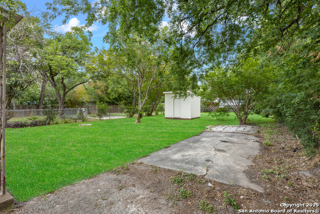 Image 28 of 35 For 114 E Mayfield