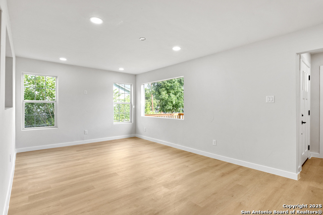 Image 8 of 35 For 114 E Mayfield