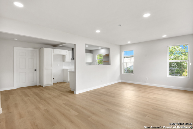 Image 9 of 35 For 114 E Mayfield