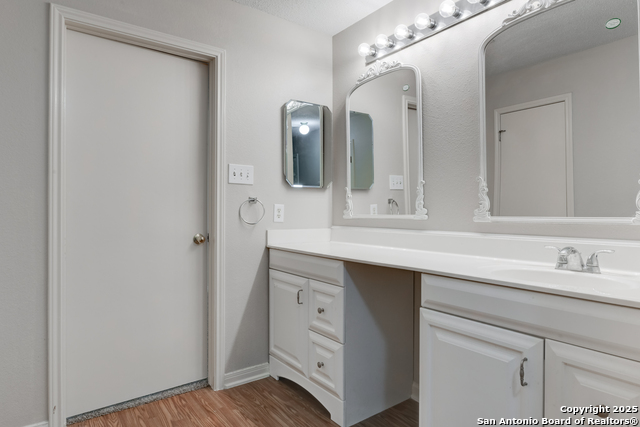 Listing photo id 23 for 5711 Timberhurst