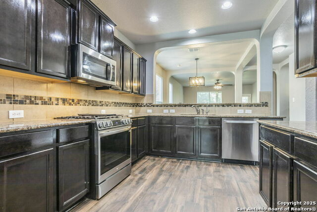 Listing photo id 8 for 7030 Plains Way