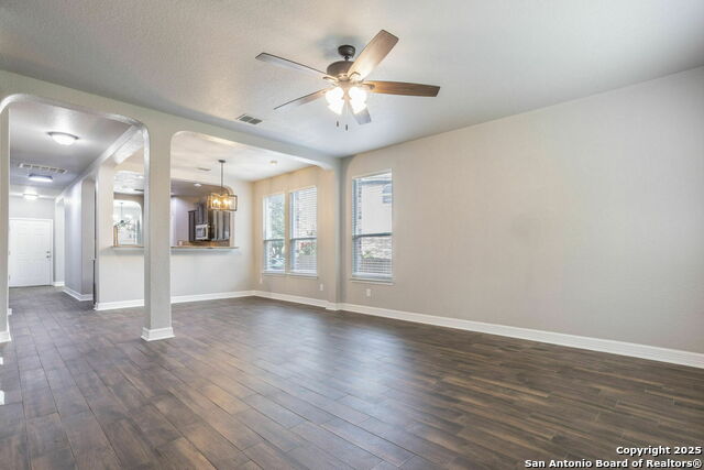 Listing photo id 9 for 7030 Plains Way