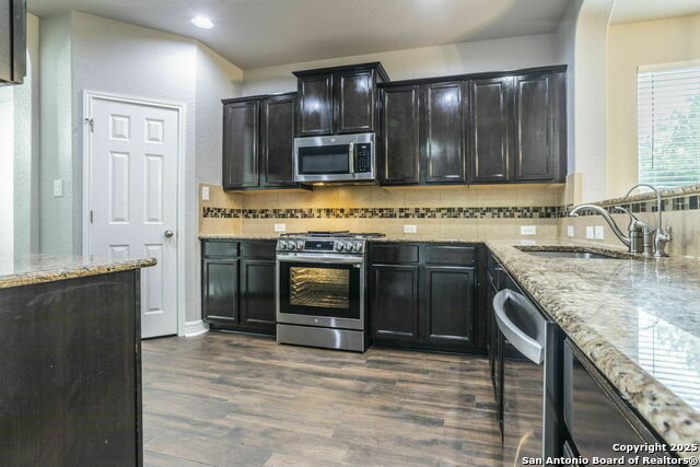 Listing photo id 11 for 7030 Plains Way