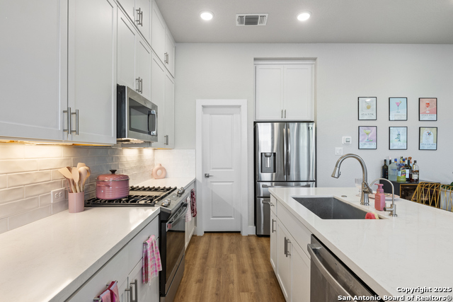Image 10 of 32 For 8851 Oakland Rd Unit 10