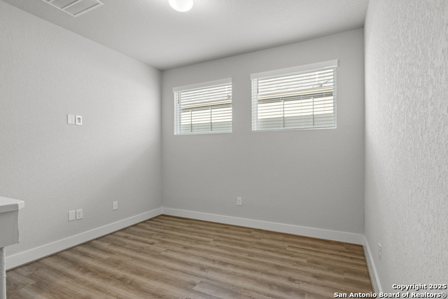 Image 17 of 32 For 8851 Oakland Rd Unit 10