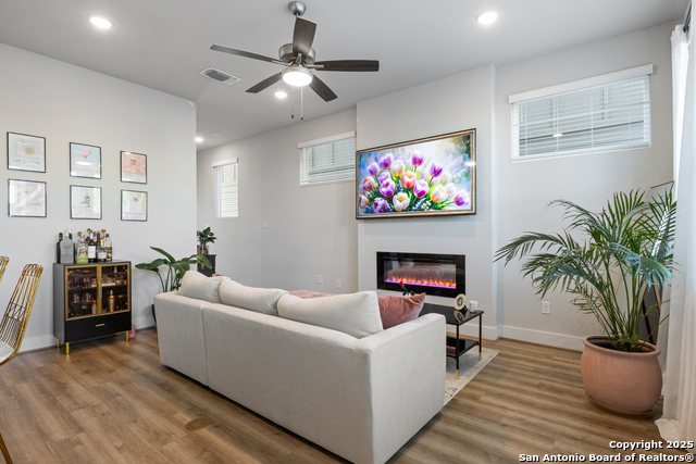 Image 7 of 32 For 8851 Oakland Rd Unit 10
