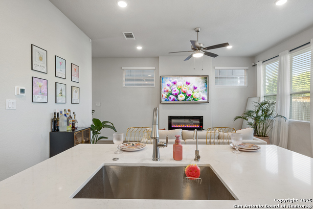 Image 9 of 32 For 8851 Oakland Rd Unit 10