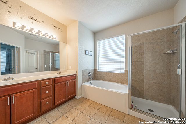 Listing photo id 11 for 10736 Gemsbuck Lodge