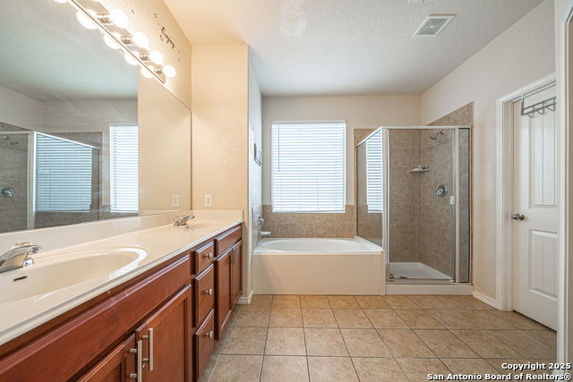 Listing photo id 12 for 10736 Gemsbuck Lodge
