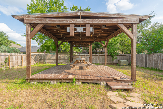 Listing photo id 26 for 10736 Gemsbuck Lodge
