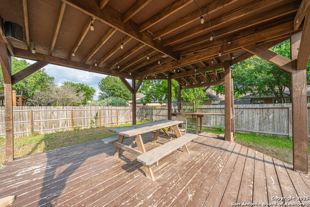 Listing photo id 27 for 10736 Gemsbuck Lodge