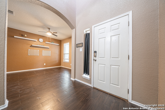 Listing photo id 2 for 10736 Gemsbuck Lodge