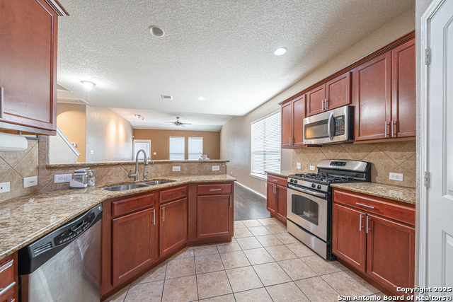 Listing photo id 5 for 10736 Gemsbuck Lodge