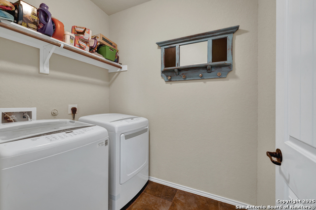 Listing photo id 5 for 2330 Broken Wheel Ln