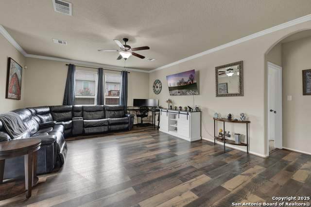 Listing photo id 7 for 2330 Broken Wheel Ln