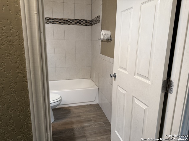 Image 17 of 28 For 6722 Spring Hollow