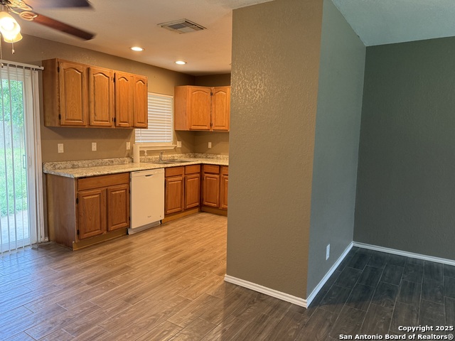 Image 7 of 28 For 6722 Spring Hollow