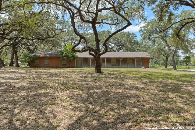 Details for 2 Oak Valley, Pleasanton, TX 78064